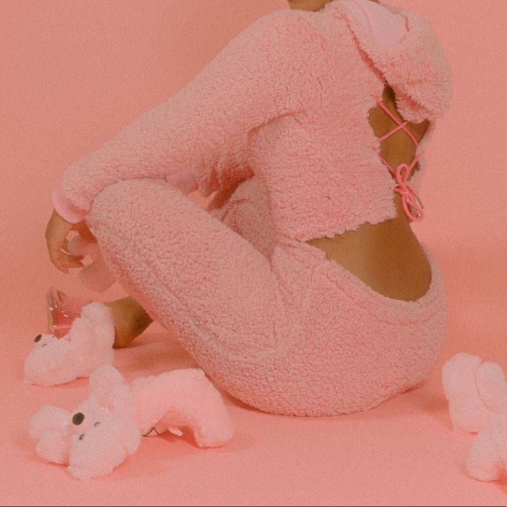 Born honey x Ari collab set